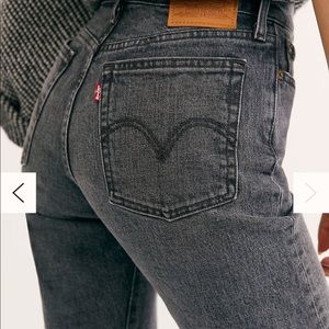Levi’s wedgie straight Jeans in black wash